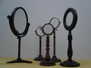 Specchio su sostegno di legno e Serie di Lenti